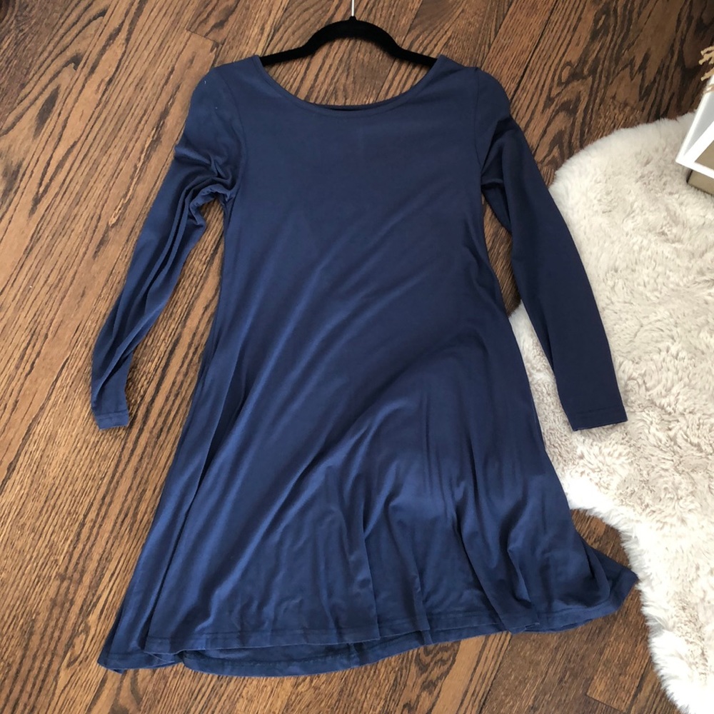 Slinky long sleeve dress with pockets!